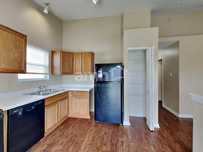 Building Photo - 6631 W Irving Dr