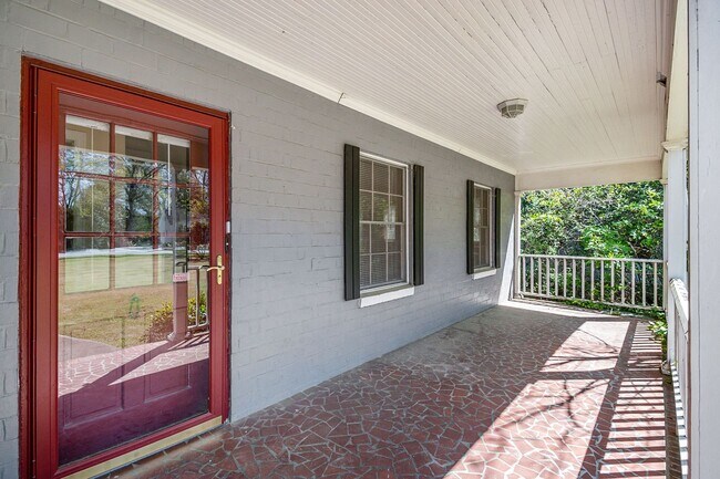 Building Photo - 4 bdrm, 2 bath home near Emory & CDC
