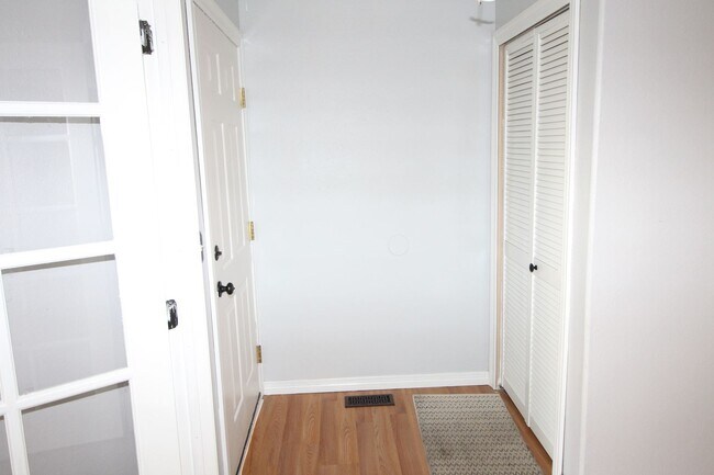 Foto del edificio - Adorable 2bdrm 1 bath townhome in Desirabl...