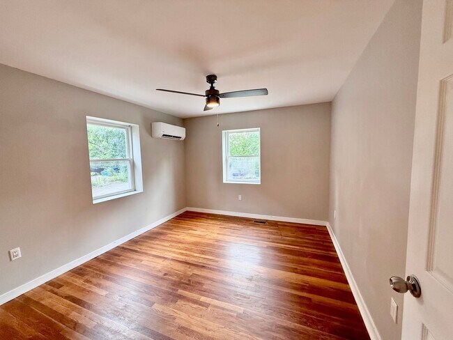 Foto del edificio - 7750 Stillwell Rd