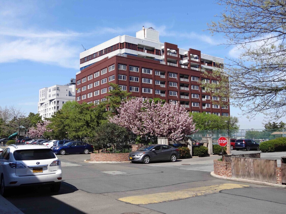 80 Bay Street Landing Unit 5C, Staten Island, NY 10301 Condo for Rent in Staten Island, NY
