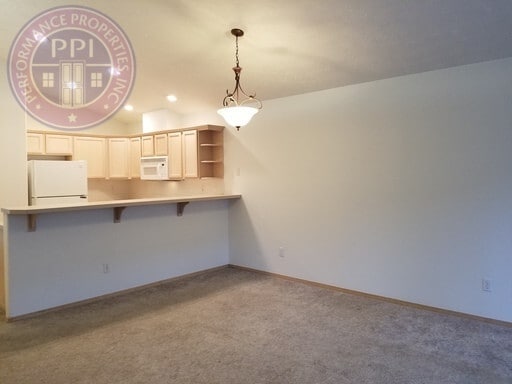 Building Photo - Single Level Family Home in Troutdale. Pet...