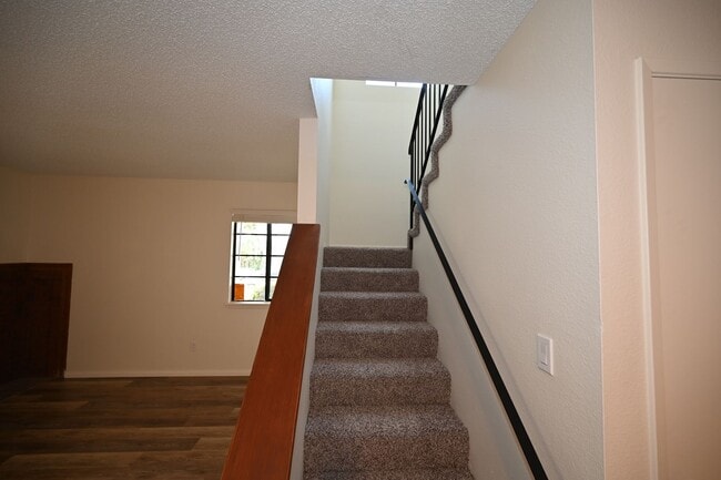 Building Photo - 4845scru