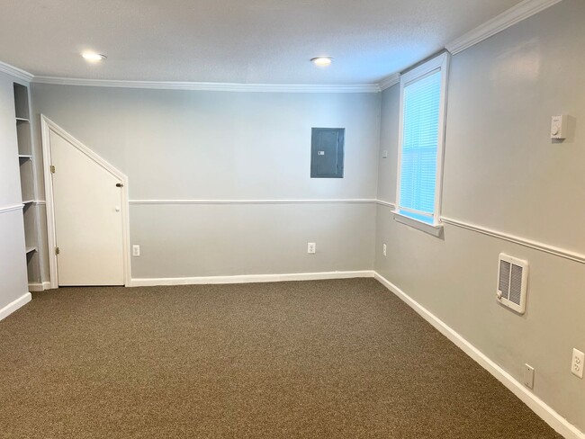 Foto del edificio - 204 S Main St