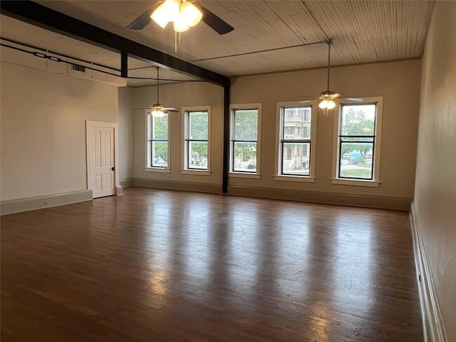 Building Photo - 105 W Hickory Street Unit A