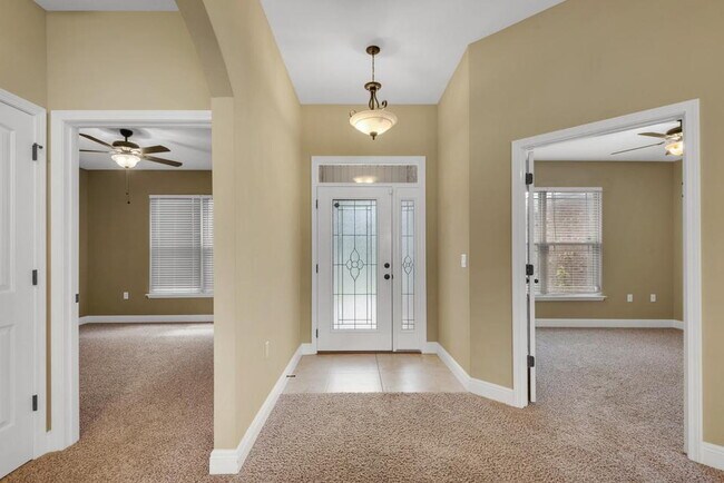 Foto del edificio - Charming, Pet-Friendly 4-Bedroom Oasis in Fort Walton Beach – Lawn Service Included!