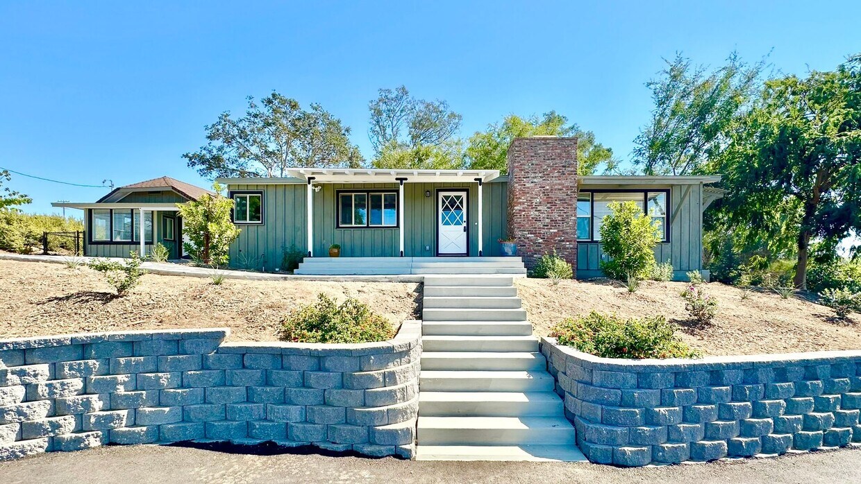 Primary Photo - Wonderfully Updated & Remodeled Single Sto...