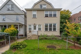 Building Photo - 54 Llewellyn Ave