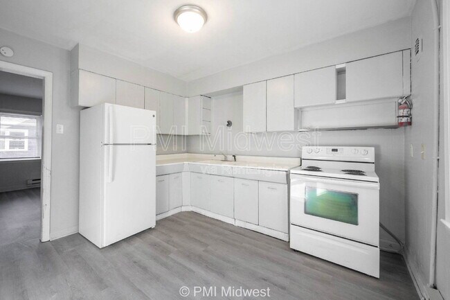 Foto del edificio - 3725 N Sherman Dr