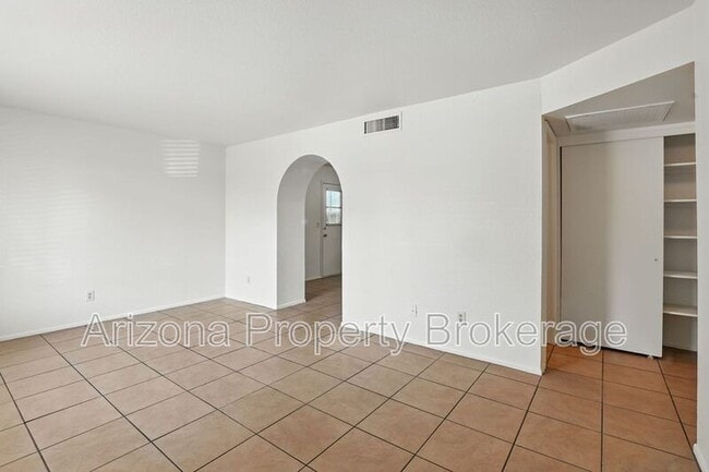 Building Photo - 1625 N Date