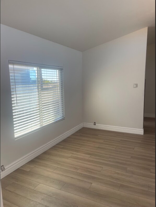Living Room - 4531 Winona Ave