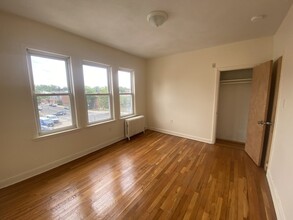Building Photo - 130 Talbot Ave
