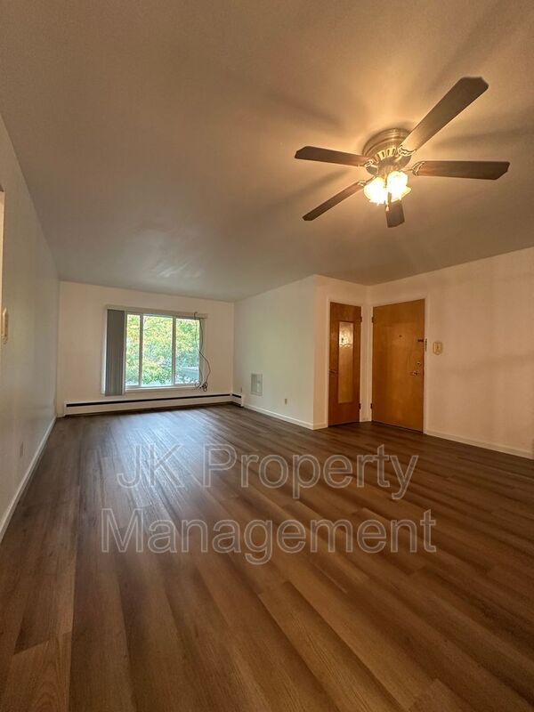 Building Photo - 15 11th St S