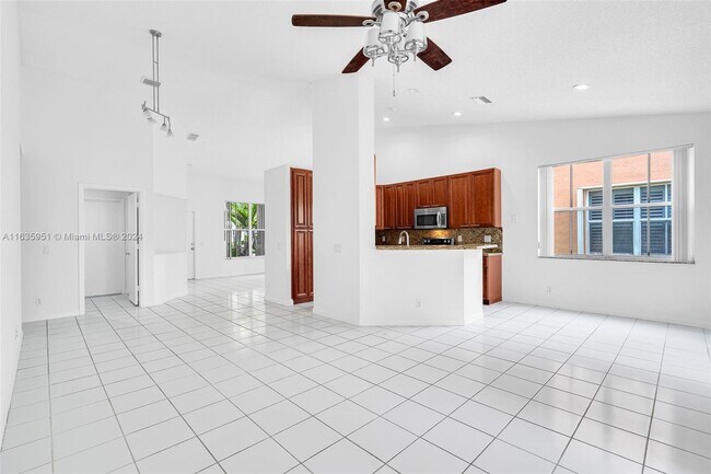 Foto del edificio - 868 Savannah Falls Dr