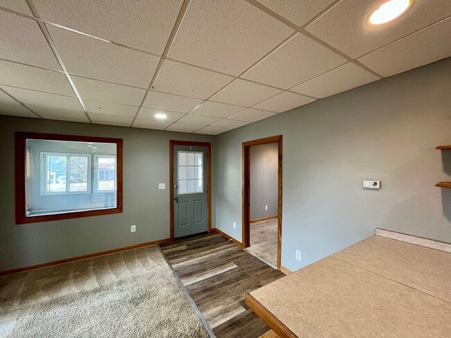 Building Photo - 4 bed 1.5 bath single family home in Rhine...