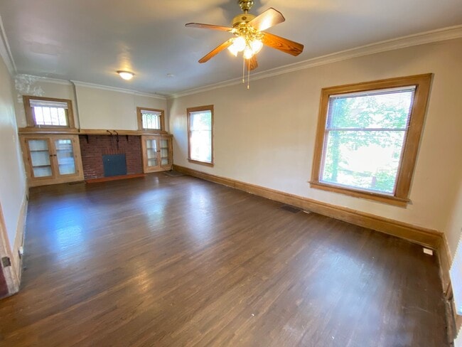 Building Photo - 2084 Waldeck Ave
