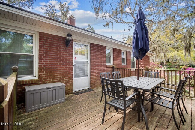Foto del edificio - 2411 Acorn Hill Ave