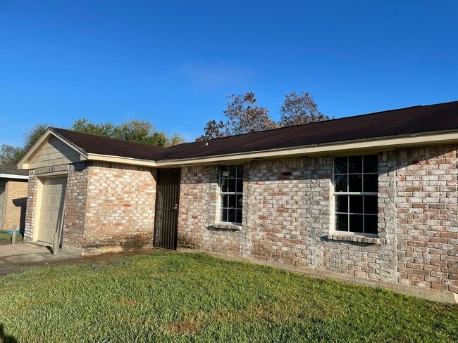 3bd 1.5 bath 1 car garage home near Hiram Clarke and 2234 - 3bd 1.5 bath 1 car garage home near Hiram Clarke and 2234