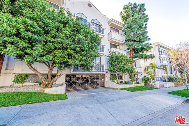 Building Photo - 860 S Lucerne Blvd