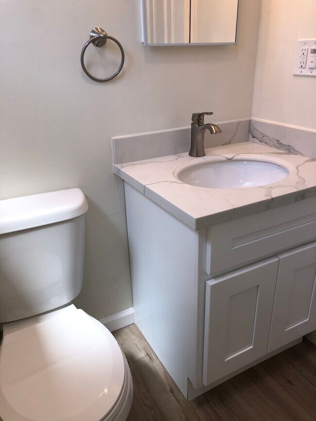 Foto del edificio - 834 Opal Dr