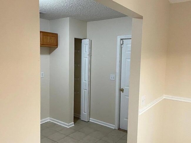 Building Photo - 329 Hallowes Dr