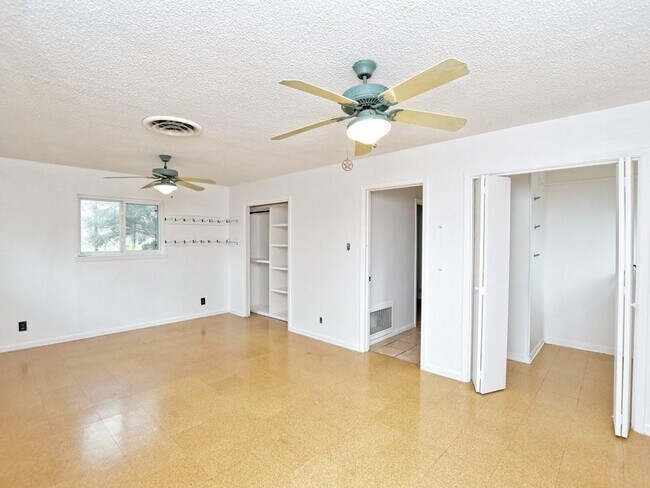 Foto del edificio - 1804 Sylvan Dr
