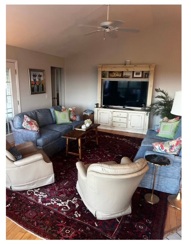 Living Room - 620 Marshview Ln