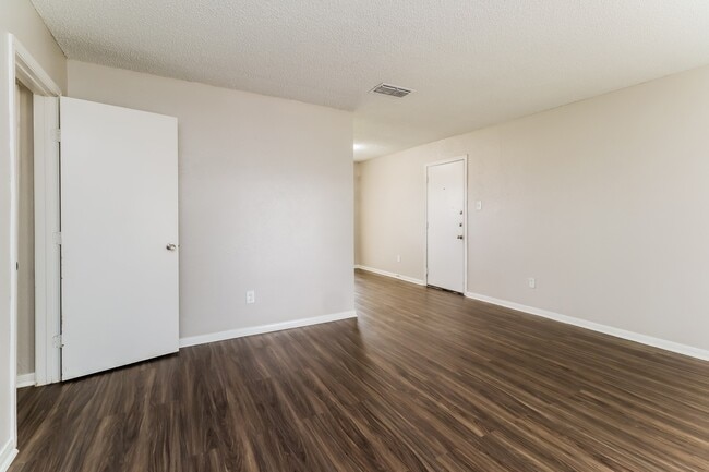 Foto del edificio - 7218 Wren Cir