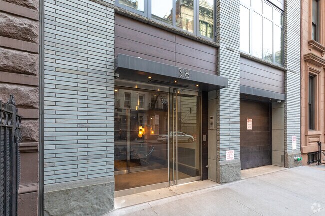 Entrance - 318 W 47th St