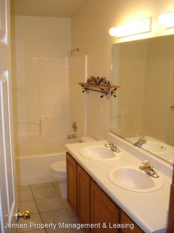 Building Photo - 5 br, 2 bath House - 2132 East 550 North