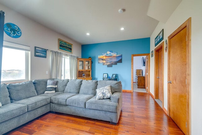 Building Photo - 975 S Sand Dune Ave SW