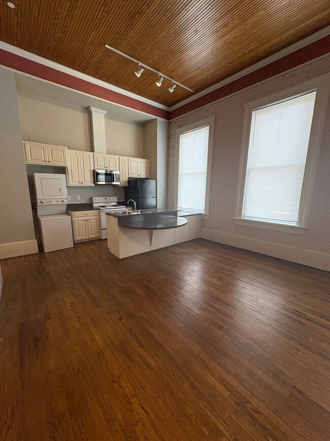 Foto del edificio - 470 Poplar St