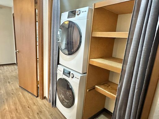 Foto del edificio - Location, Location, Location! 2-bed Ballar...