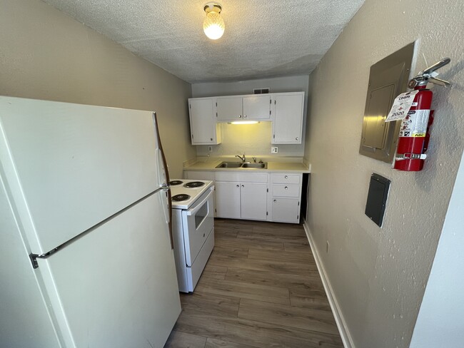 Kitchen - 1144 Louisiana St