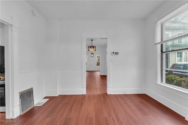 Foto del edificio - 9618 Willard Ave