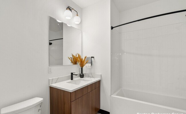 Building Photo - 600 Broadway