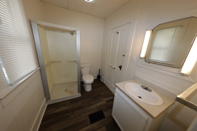 Foto del edificio - 521 Dewey Ave