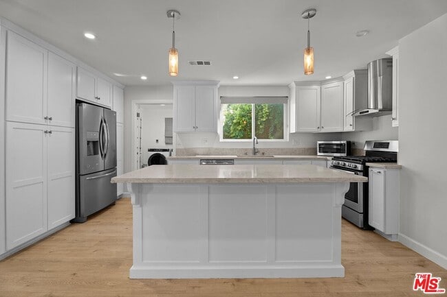 Building Photo - 2795 Casitas Ave