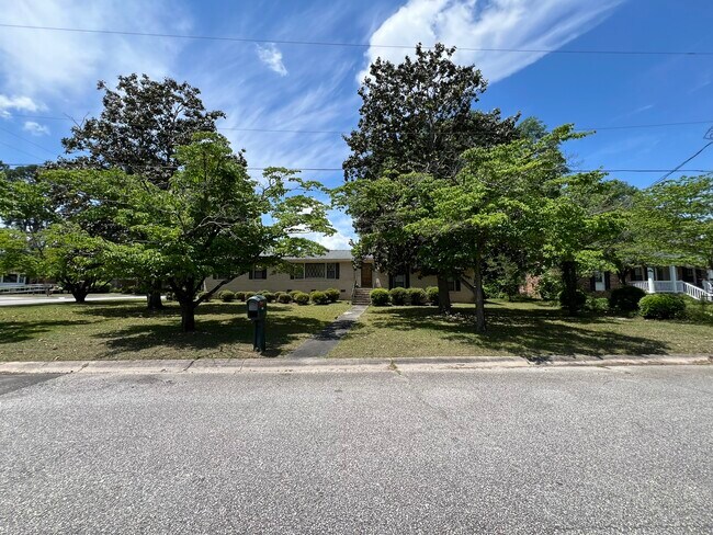 Building Photo - 905 Walters Ln