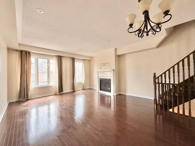 Building Photo - 3 BED - 3 BATH - BRAMPTON - STACKED TOWNHOUSE
