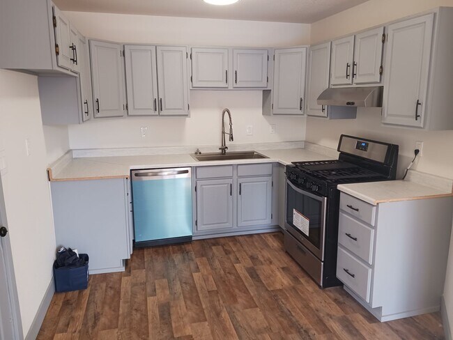 Foto del edificio - Newly Remodeled 2 Bed 2 Bath