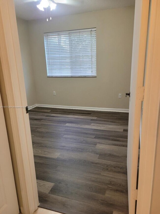 Foto del edificio - 3486 Briar Bay Blvd