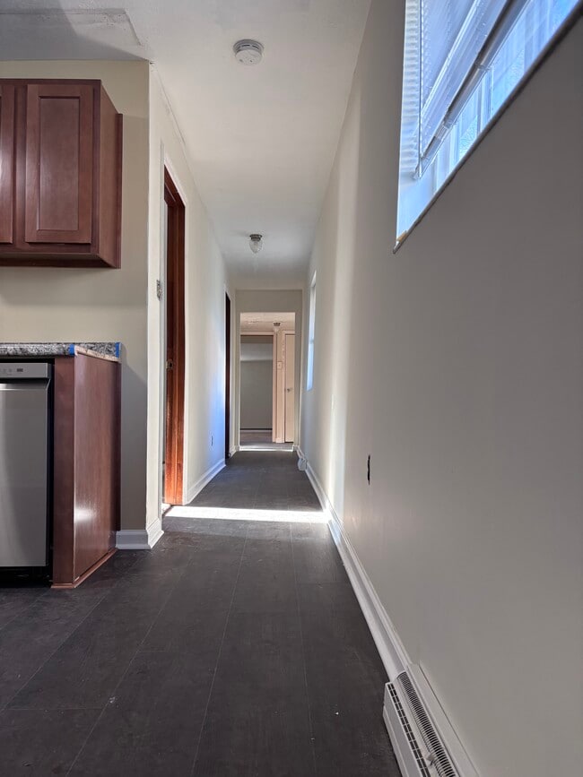 Building Photo - 102 Saint John St