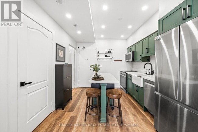 Building Photo - 4 Elsinore Path