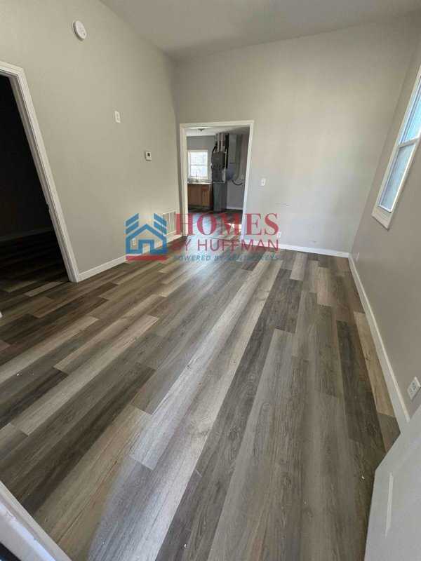 Building Photo - Two Bedroom | Westside with Garage