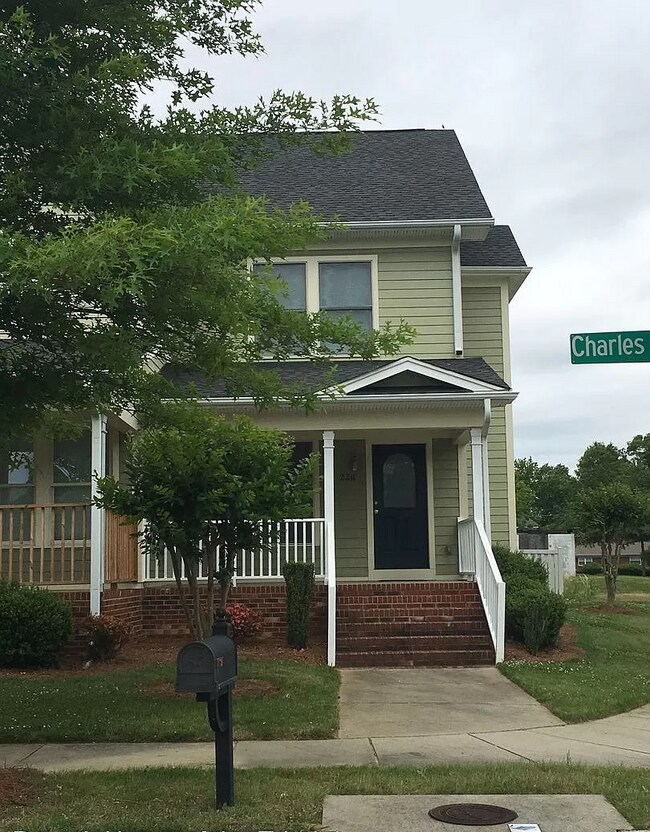 Foto del edificio - 2211 Charles Harshaw Ave