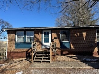 Building Photo - 223 Hanna Ln