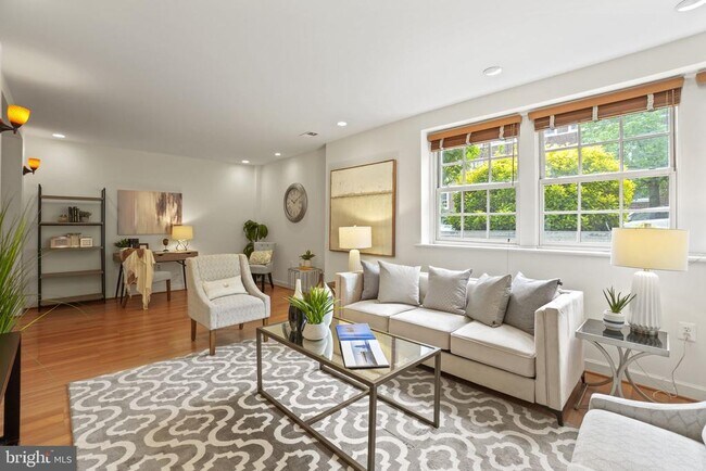 Foto del edificio - 2737 Devonshire Pl NW