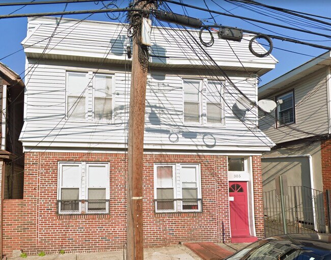 Building Photo - 305 Winans Ave