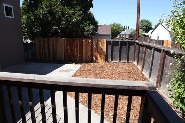 Building Photo - 1200 W 10th St